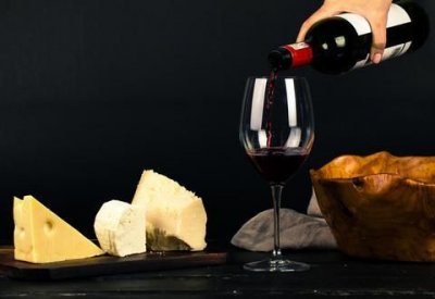 ​原装进口的葡萄酒能存放多久(原装进口的葡萄酒有哪些特征)