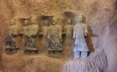 ​埃及金字塔和秦始皇陵哪个建造难度大?