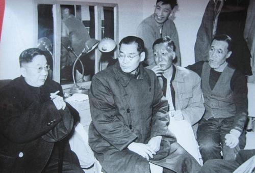 老舍笔名的含义是什么(10字,20字)