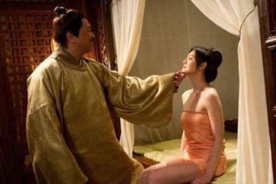 ​古代男主与小妾行房为何正妻要在一旁