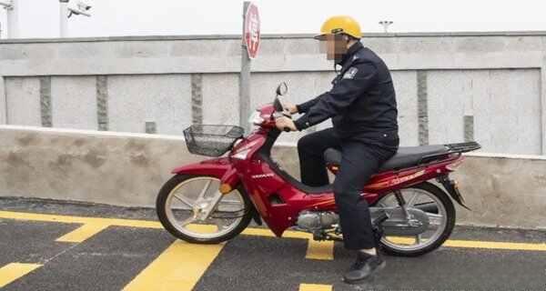 驾驶摩托车不戴头盔怎么处罚？骑摩托车没戴头盔怎么罚款-