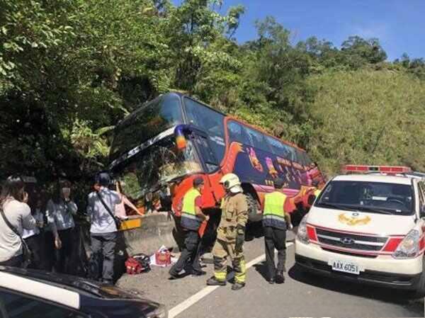 太惨了！台湾大巴车祸最新消息，伤亡情况如何？-