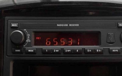 ​汽车FM音乐频道是多少？24小时放歌的汽车电台有吗