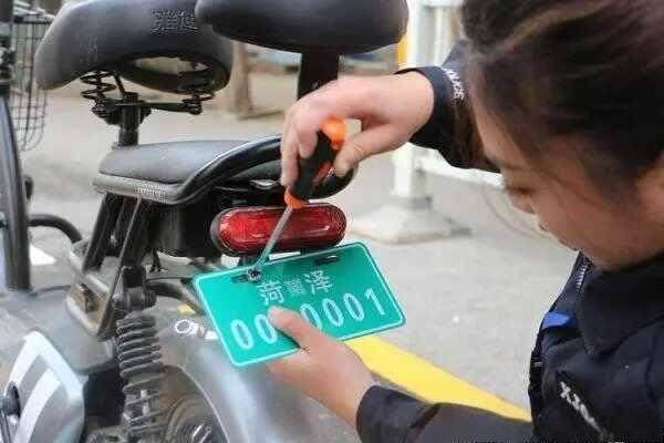 新买的电动车怎么上牌照-