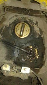 ​油箱漏油的表现有哪些？如何解决油箱漏油?