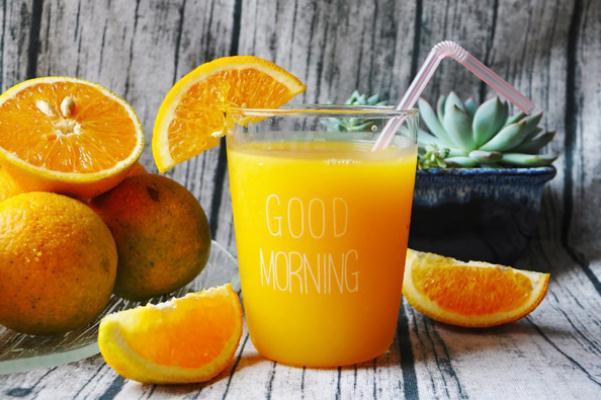 喝橙汁脸会变黄吗 喝橙汁有助于消化吗