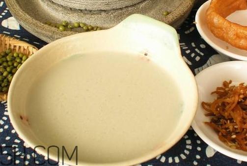 豆汁和螃蟹能一起吃吗?豆汁和鸡蛋能一起吃吗 豆汁和螃蟹能一起吃吗?豆汁和鸡蛋能一起吃吗