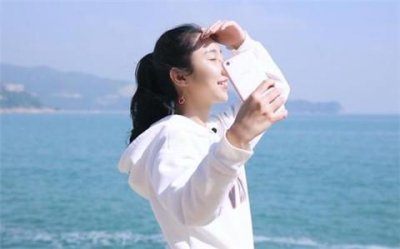 ​女孩带着闺蜜来约会是什么意思