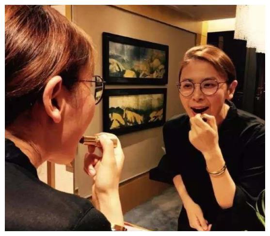 孙俪经纪人再次长胖，孙俪帮她解释，她为什么心甘情愿的长胖