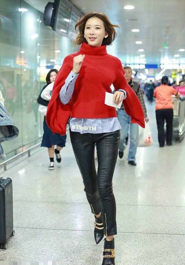 林志玲机场跑步引发围观 网友：腿缝好大，胯宽好像男人