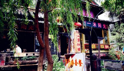 ​《一米阳光》《木府风云》等影视剧都在此取过景