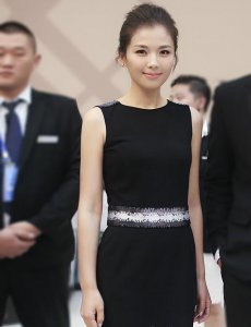 ​宋丹丹的女徒弟，刘涛美成一朵花，而鄂博是个粗鲁的“女汉子”