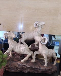 ​上联：三阳开泰，下联：……