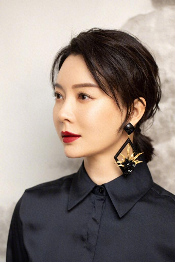 陈数微博发文感恩粉丝，突破900万关注。