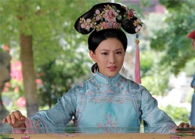 ​顺治第四妃，姐妹三人共侍一夫，生下与康熙感情最好的皇子