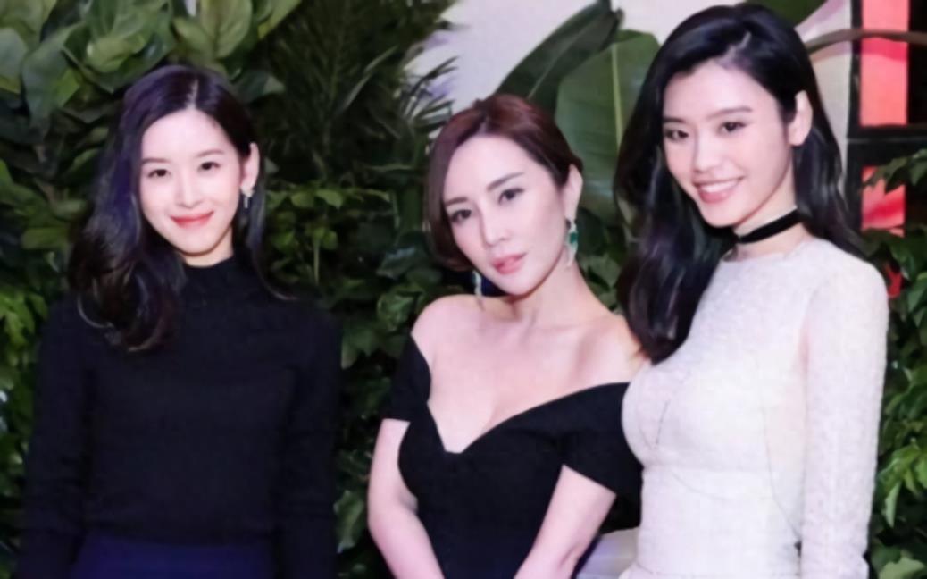 网红和明星合影，一眼就看出差距，唯独图4的网红赢了