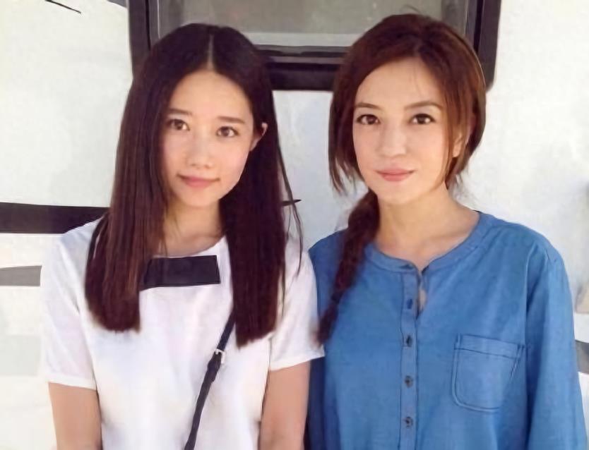 网红和明星合影，一眼就看出差距，唯独图4的网红赢了