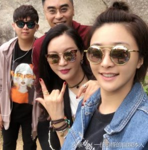 ​陈冰妈妈泰国游近照曝光 网友：40亿的情调不一般！