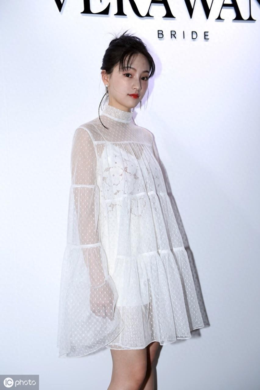 武大校花：90后女神——演员黄灿灿