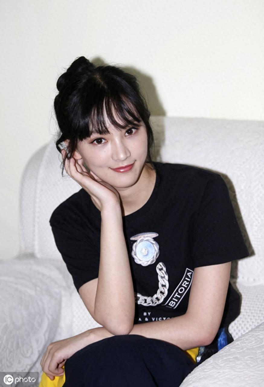 武大校花：90后女神——演员黄灿灿