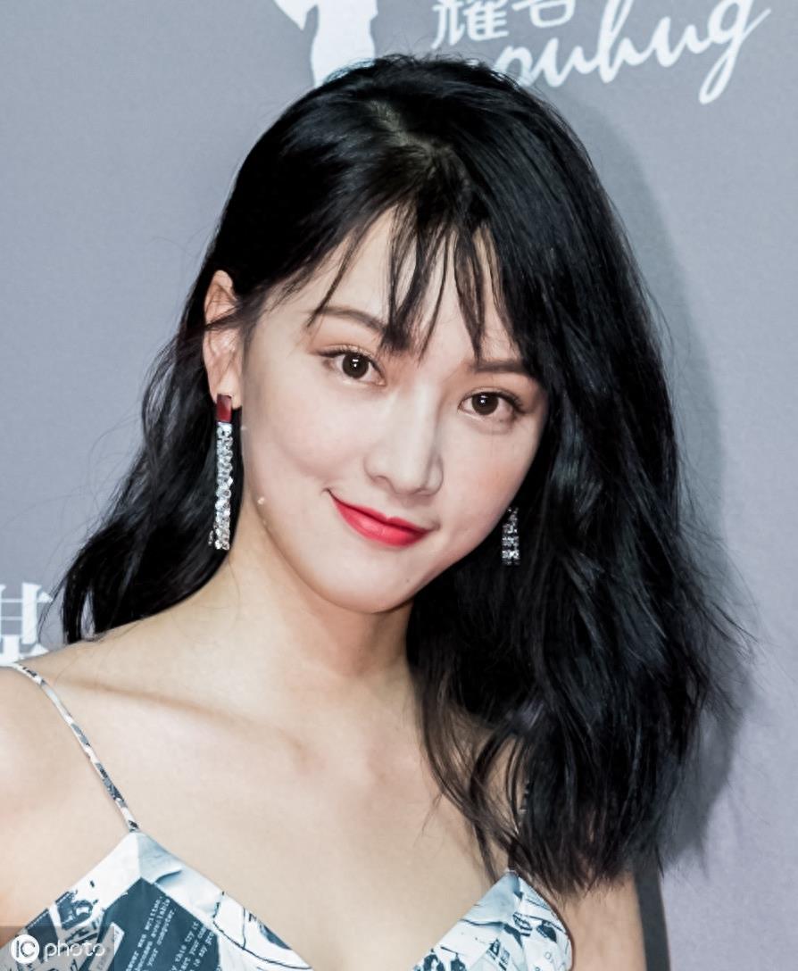 武大校花：90后女神——演员黄灿灿