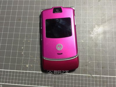 ​当年可不便宜！Motorola V3 刀锋系列的鼻祖机型拆解