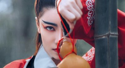 ​故事：因为看过这段历史的书，故在恶人谷将发生的事他全部知晓