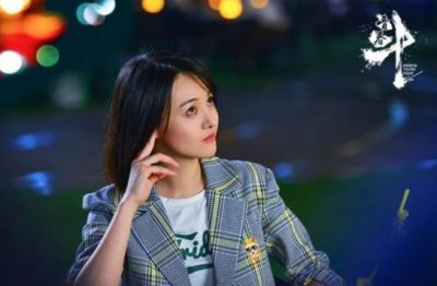 ​追剧女孩很疯狂，你也会这样吗？
