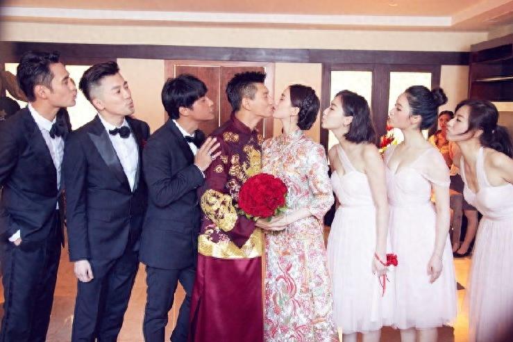 刘诗诗吴奇隆巴厘岛大婚中式结婚照 刘诗诗温婉出尘