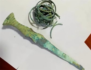 ​男子在云南保山旅游时花5600元买到战国时期青铜剑