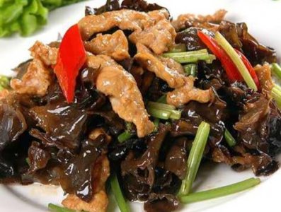 ​夏日美味营养好吃又下饭的木耳炒肉