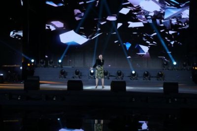 ​李佳璐再回“娘家”演唱《回家的诱惑》主题曲《无法原谅》