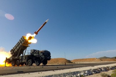 ​美防长突然宣布准备开战！伊朗如临大敌，大批导弹迎战