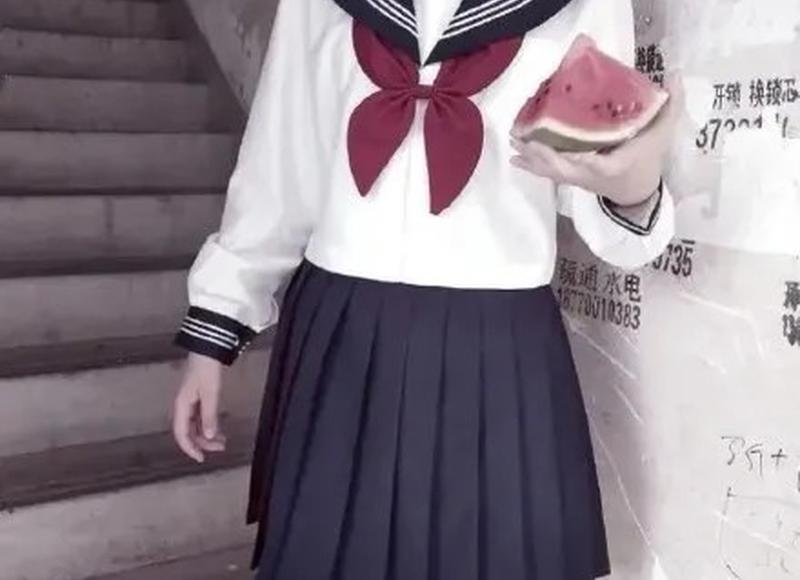 做的指甲怎么自己卸掉（美甲店做的美甲自己怎么卸）
