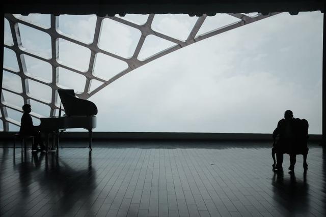 巴黎时装周都有哪些品牌(这些时尚品牌惊艳了整个深圳时装周)(6)