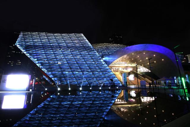 巴黎时装周都有哪些品牌(这些时尚品牌惊艳了整个深圳时装周)(1)