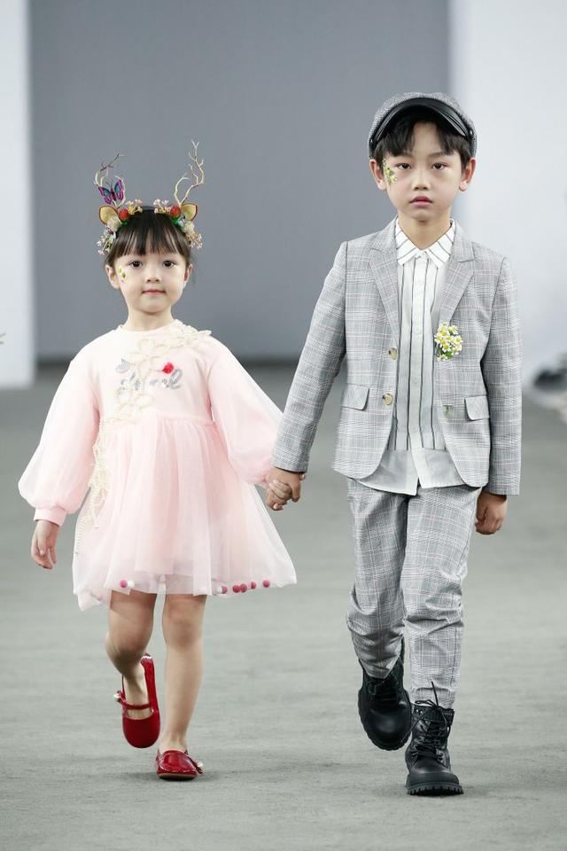 巴黎时装周都有哪些品牌(这些时尚品牌惊艳了整个深圳时装周)(7)