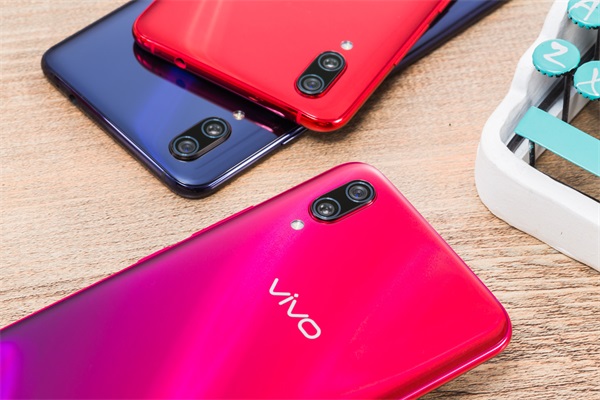 旗舰手机颜值新担当!vivo X23三色图赏:总有一款你喜欢