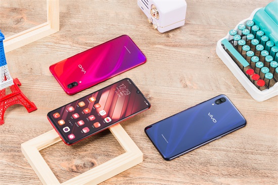 旗舰手机颜值新担当!vivo X23三色图赏:总有一款你喜欢