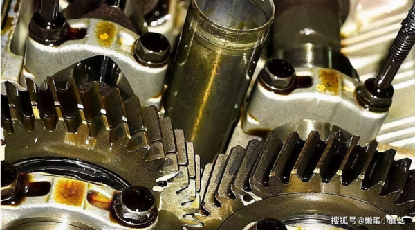 4、经常保持器材的干燥和清洁,经常注意其零部件的润滑(润滑方法有两种: