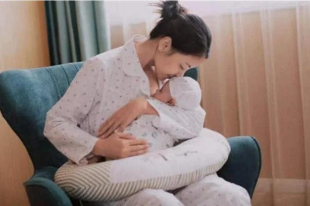 李小璐喂奶照(盘点最美女明星的哺乳照)