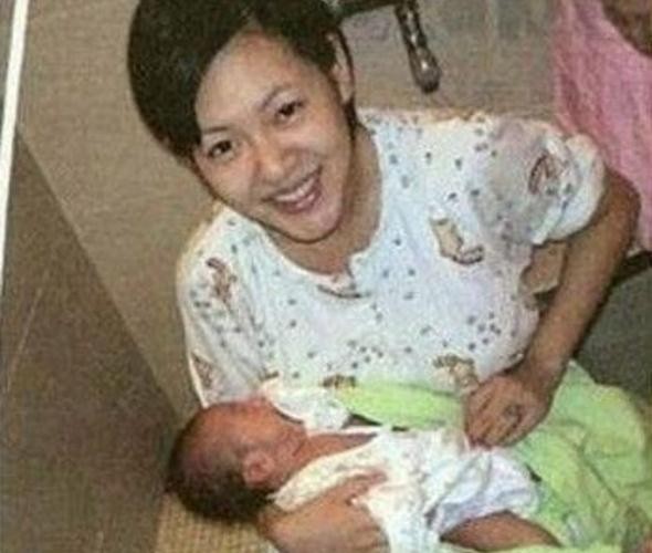 李小璐喂奶照(盘点最美女明星的哺乳照)