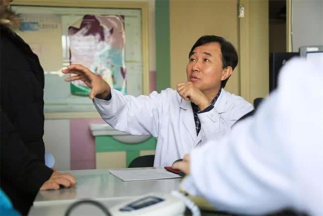 为什么越来越多孕妈喜欢男医生接生?这4个优势,碾压任何女医生