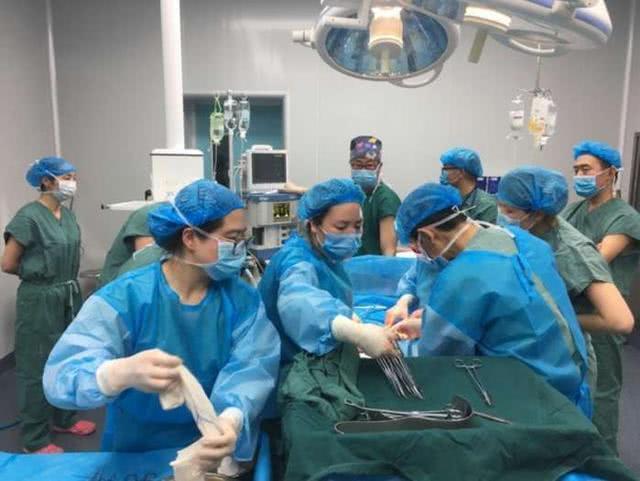 为什么越来越多孕妈喜欢男医生接生?这4个优势,碾压任何女医生