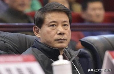 ​篮球教练信兰成：影响中国篮球20年，饱受争议的他做了什么