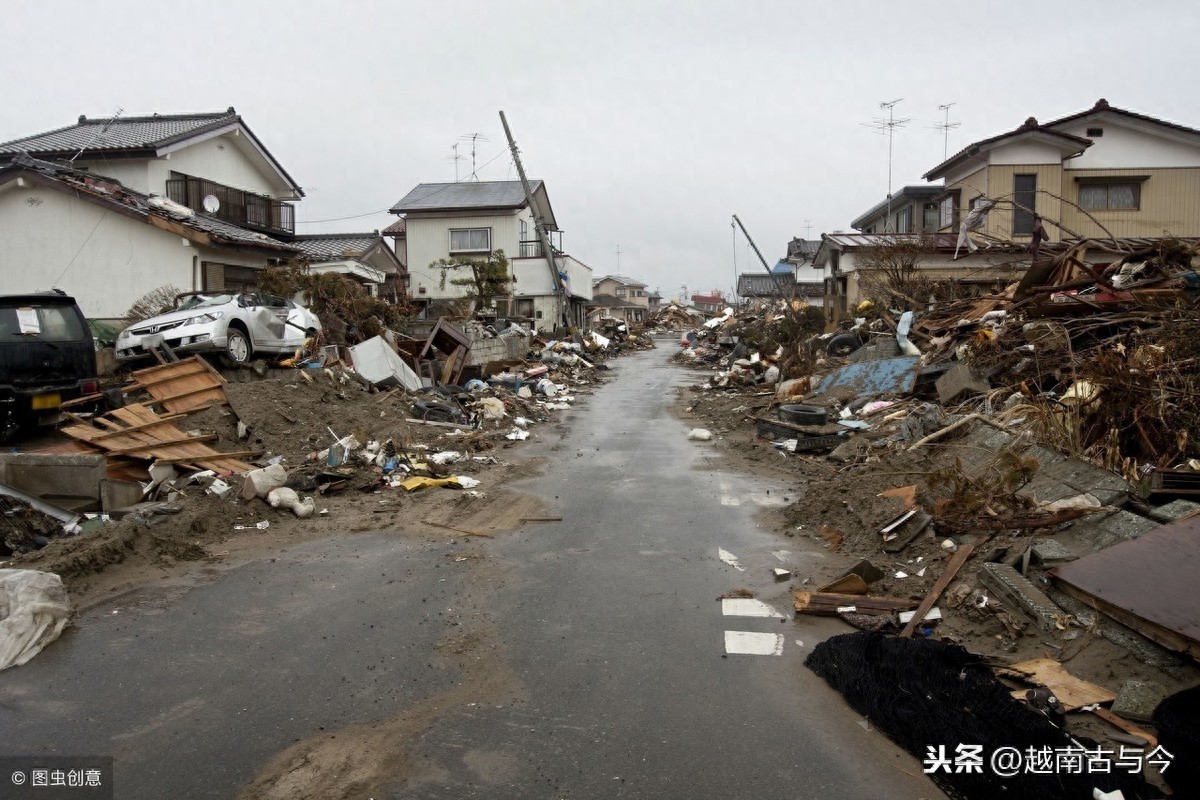 2011年日本九级大地震照片:海水倒灌淹没城市,为二战后最惨灾难