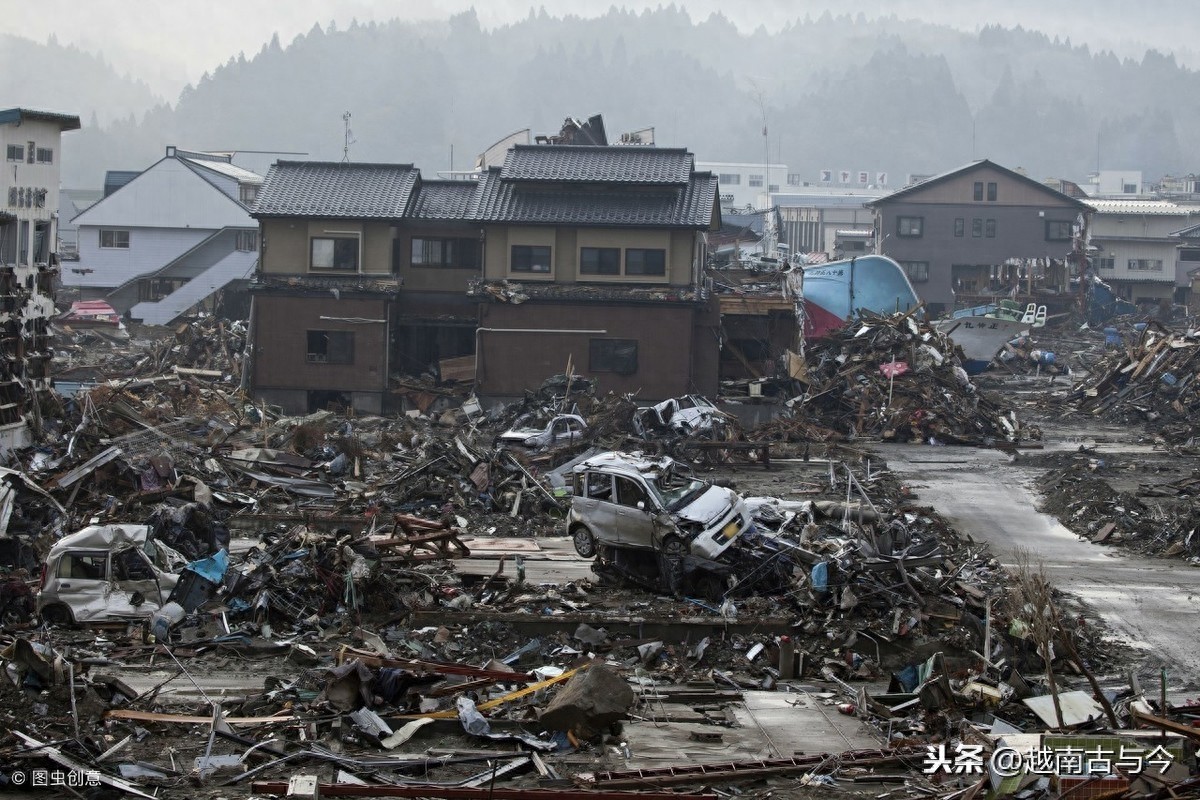2011年日本九级大地震照片:海水倒灌淹没城市,为二战后最惨灾难