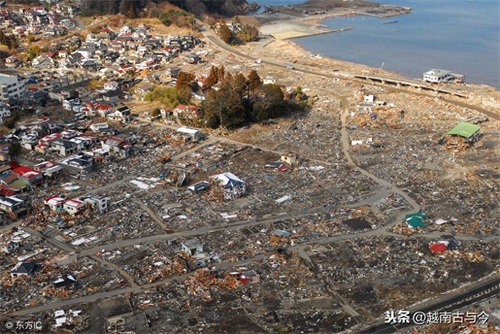 2011年日本九级大地震照片:海水倒灌淹没城市,为二战后最惨灾难