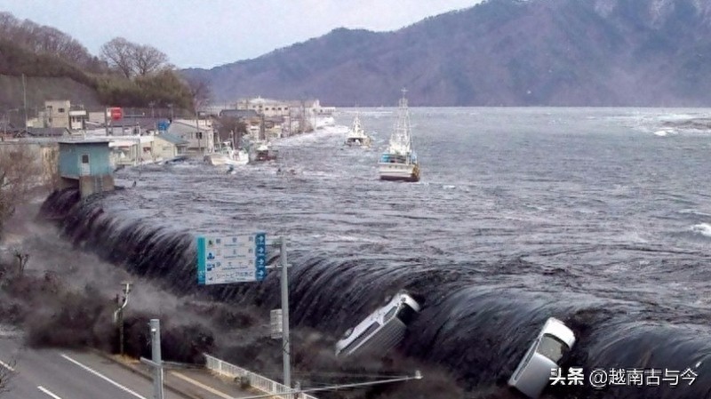 2011年日本九级大地震照片:海水倒灌淹没城市,为二战后最惨灾难