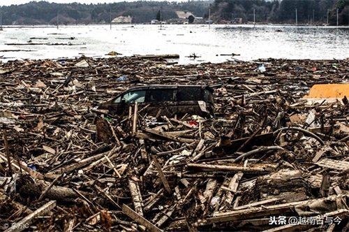 2011年日本九级大地震照片:海水倒灌淹没城市,为二战后最惨灾难